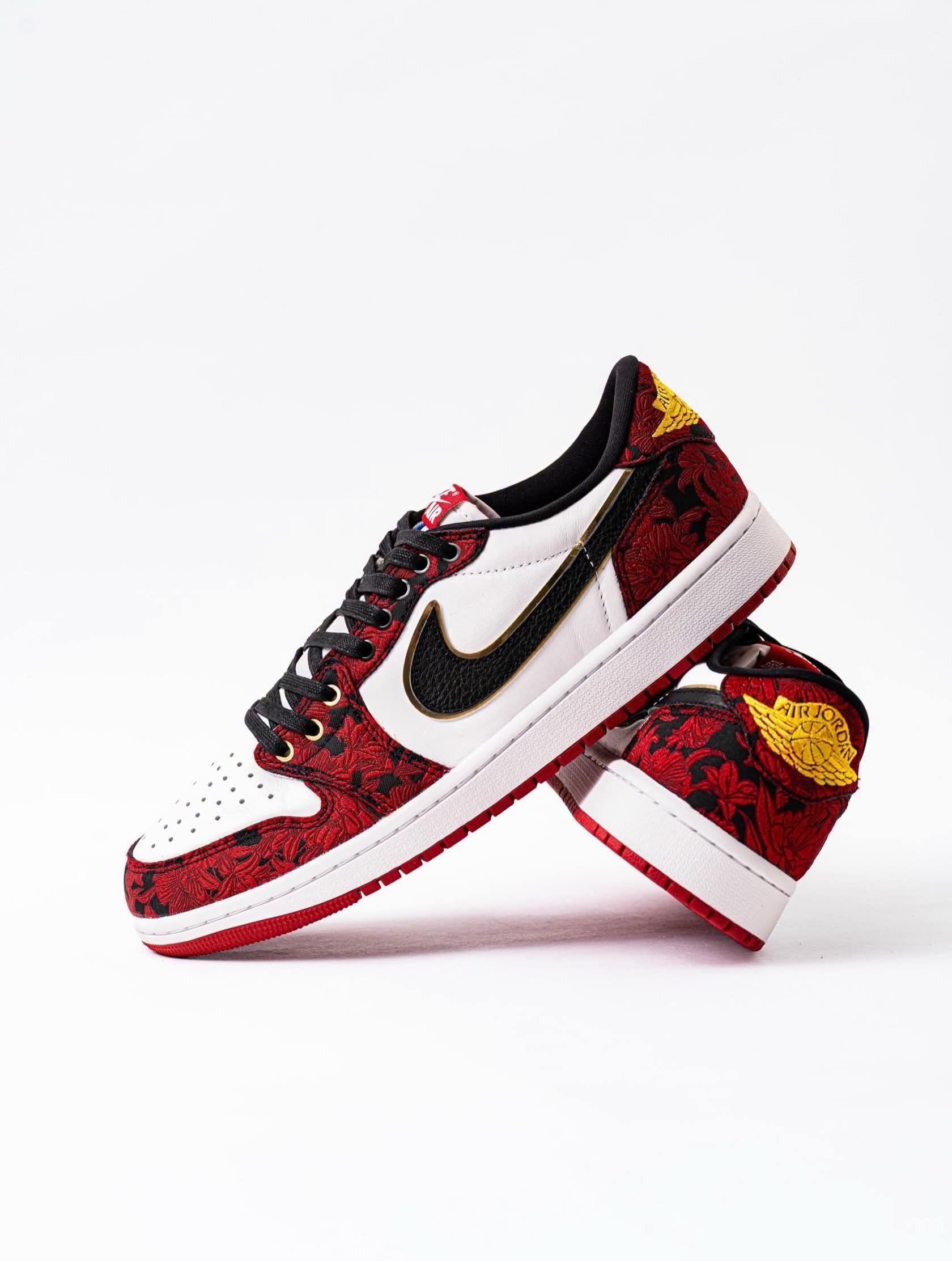 Air Jordan 1 Low 白黑红花卉刺绣低帮休闲板鞋实拍赏析